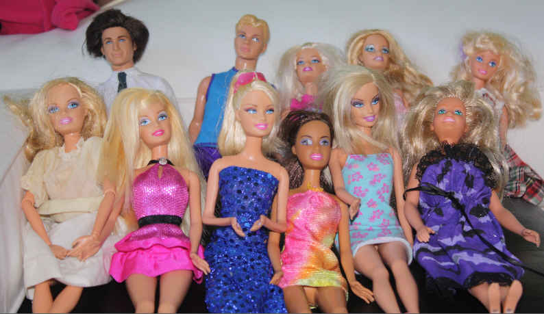 Name:  Barbie-doll-party-in-the-sunroom.jpg
Views: 315
Size:  44.7 KB
